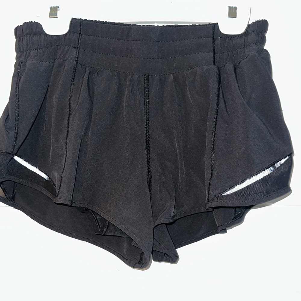 Black Hotty Hot 2.5 Lululemon shorts size 6